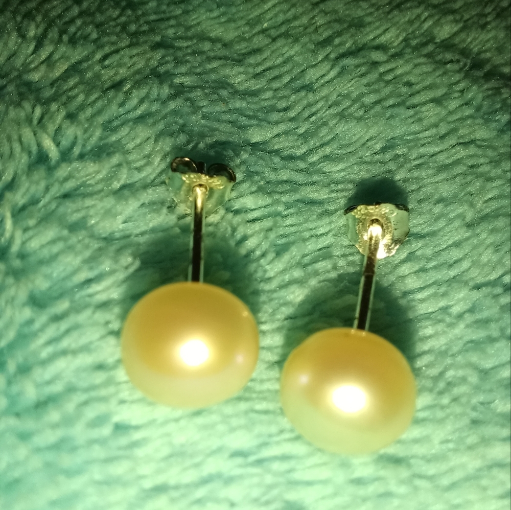 Small Studs. - image 3